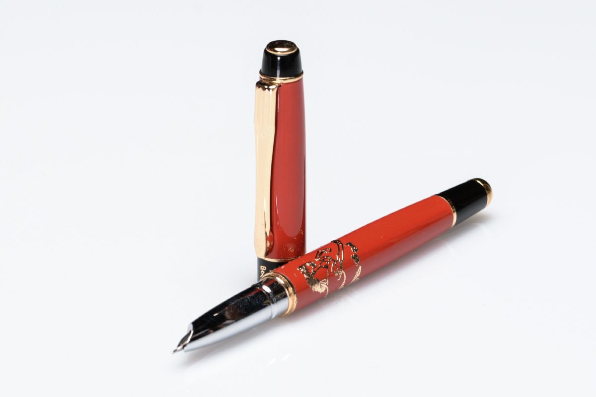 pánské červené plnící pero
