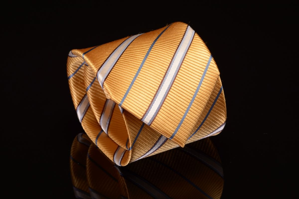 pánská luxusní kravata zlatá